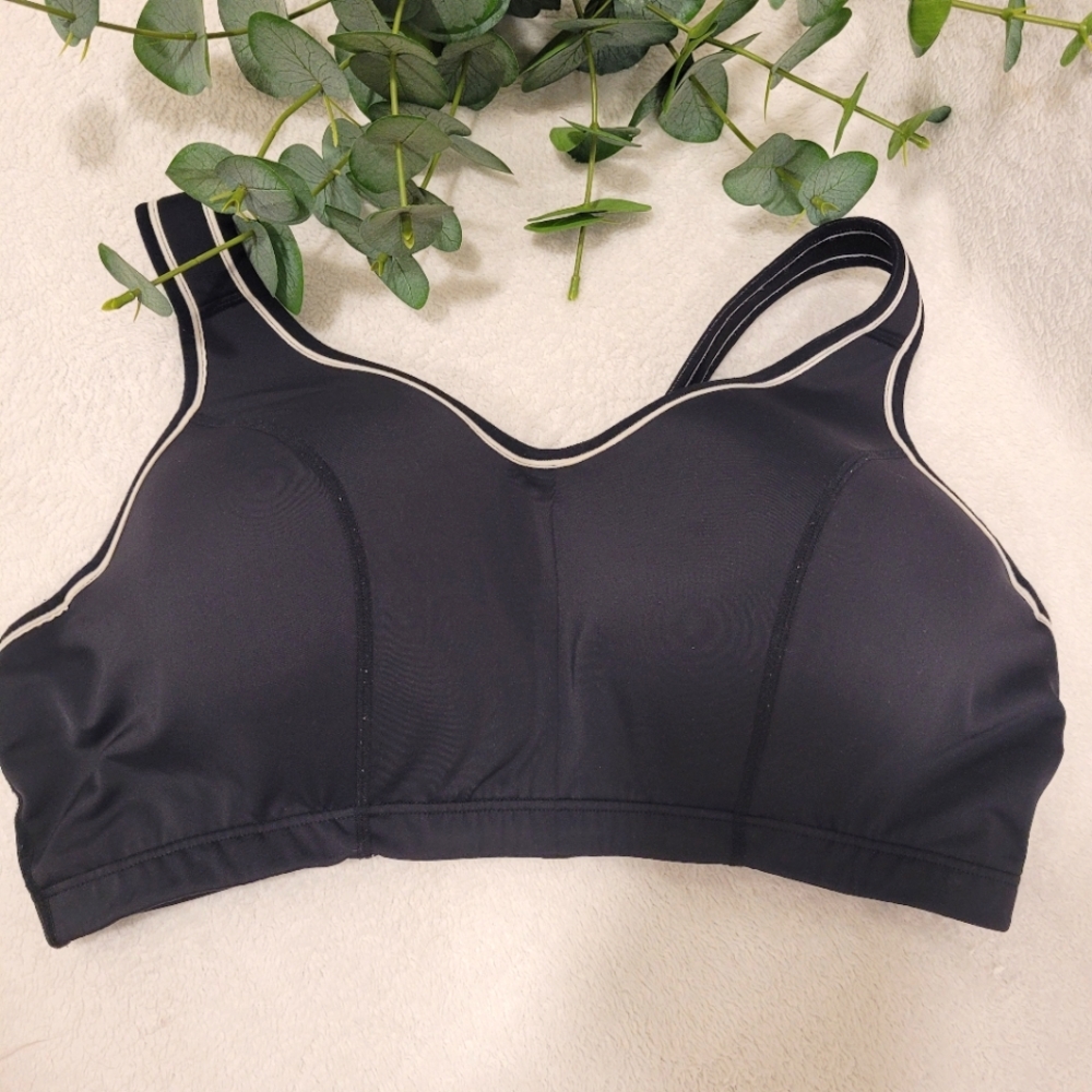 LIVI ACTIVE Molded underwire sports bra black 40D